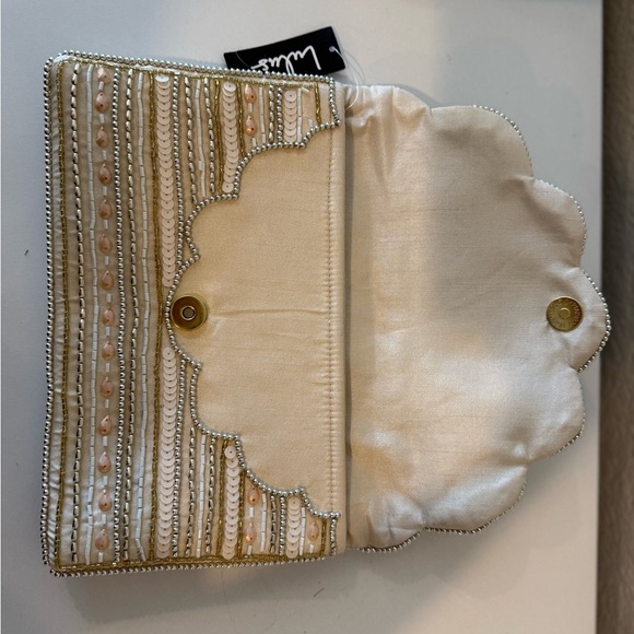 Bring the Radiance Cream Multi Beaded Sequin Clutch - Picture 2 of 5